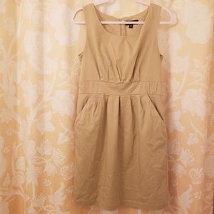 Khaki dress with pockets